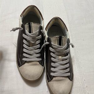 Men's Black and White Casual Sneakers